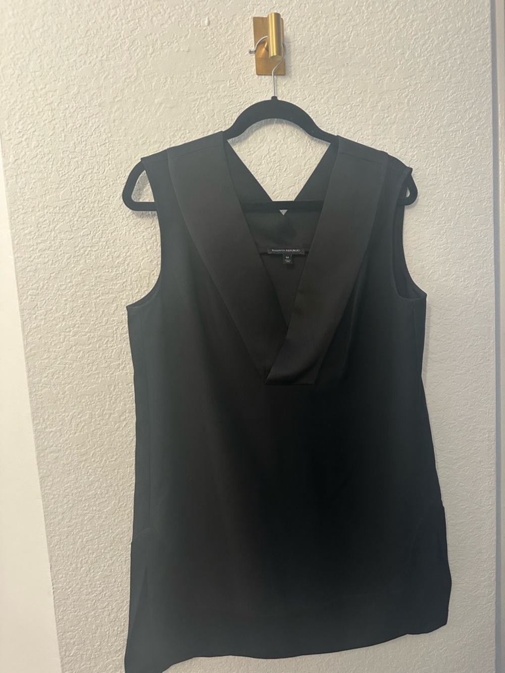 Banana Republic Black Sleeveless V-Neck Tunic Top